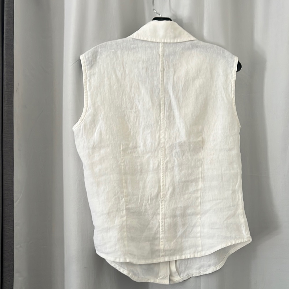 Sleeveless Linen Button-Up Top - Picture 6 of 12